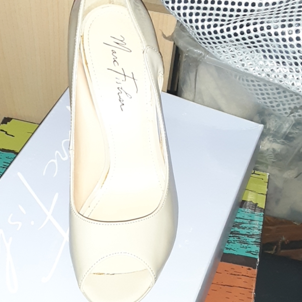 Shoe - Picture 2 of 3